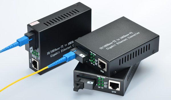 مدیا کانورتر - کانورتر - مدیا - کابل - شبکه - کابل مسی - فیبر نوری - فیبر - سیگنال - اترنت - Media - Convert - Converter - Media Converter - Network - Cable - Signal - Ethernet - Fiber Optic - Fiber - Fibre